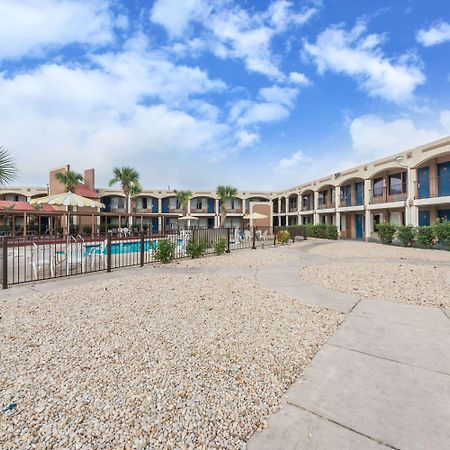Days Inn By Wyndham San Antonio Splashtown/Att Center Zewnętrze zdjęcie