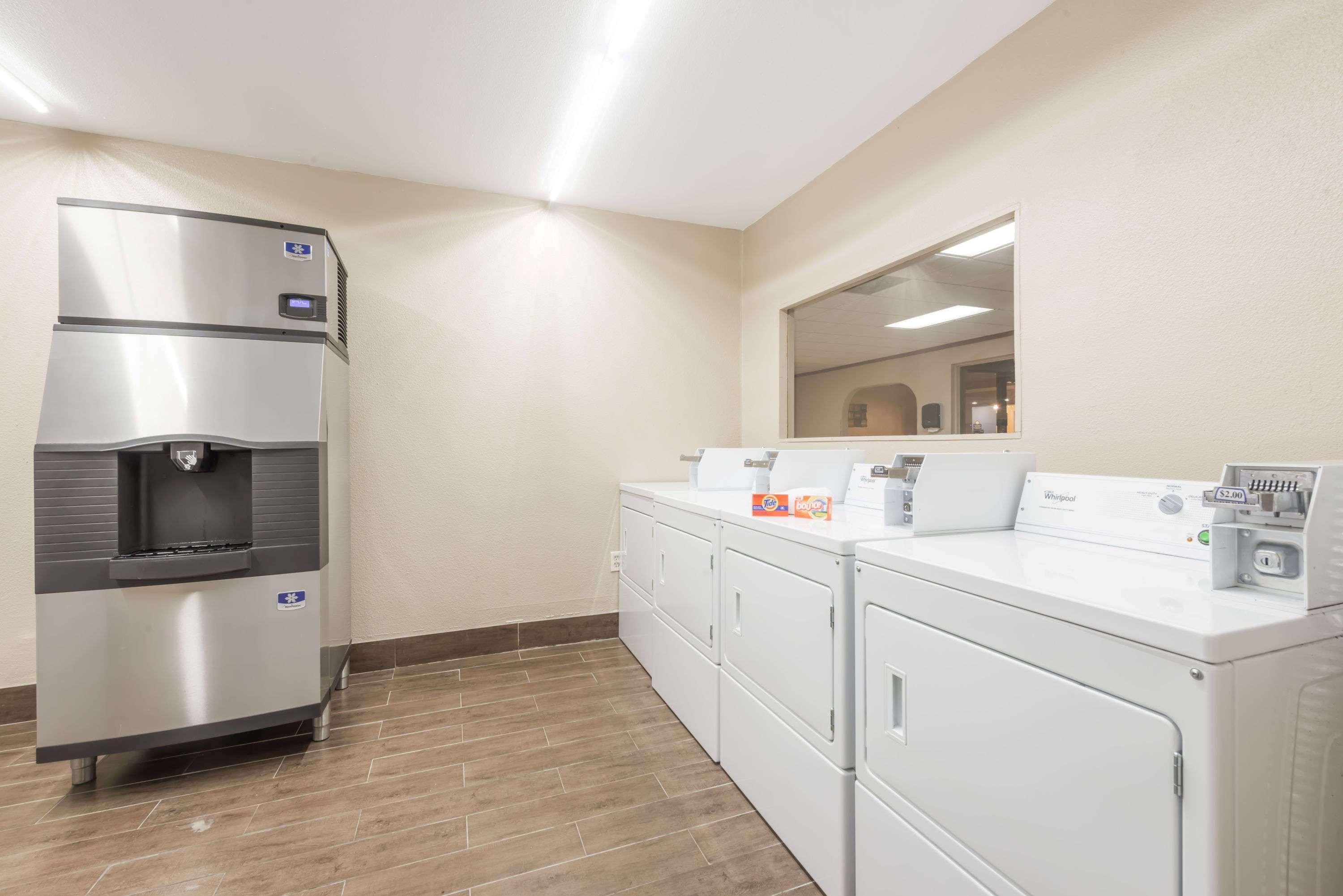 Days Inn By Wyndham San Antonio Splashtown/Att Center Zewnętrze zdjęcie