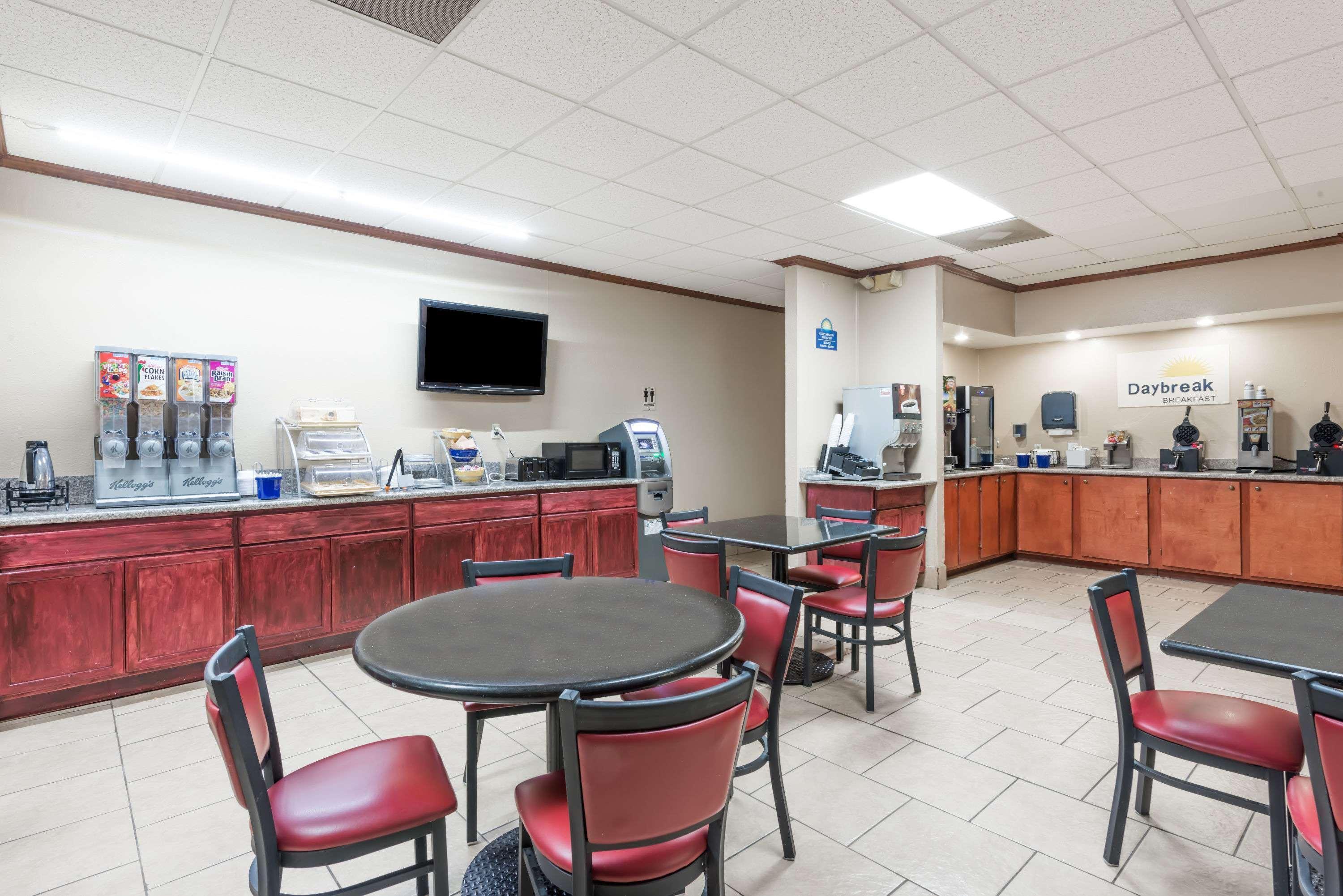 Days Inn By Wyndham San Antonio Splashtown/Att Center Zewnętrze zdjęcie