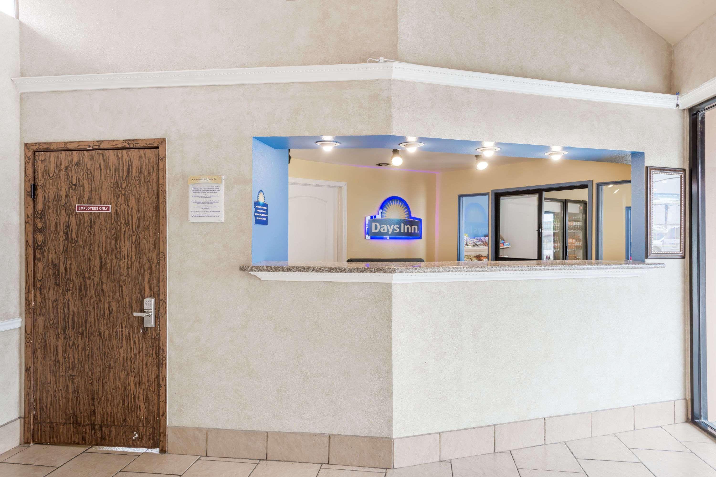 Days Inn By Wyndham San Antonio Splashtown/Att Center Zewnętrze zdjęcie