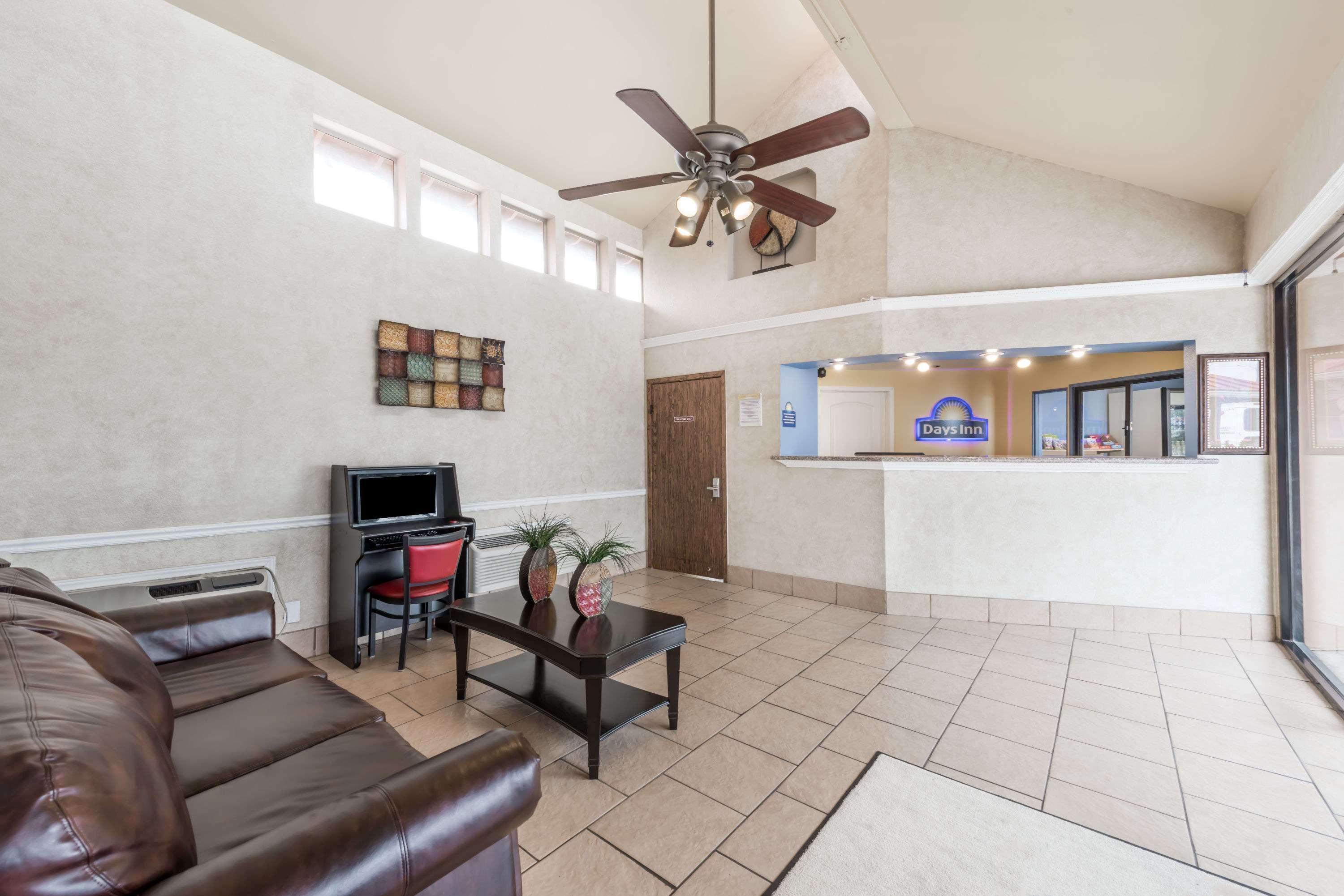 Days Inn By Wyndham San Antonio Splashtown/Att Center Zewnętrze zdjęcie