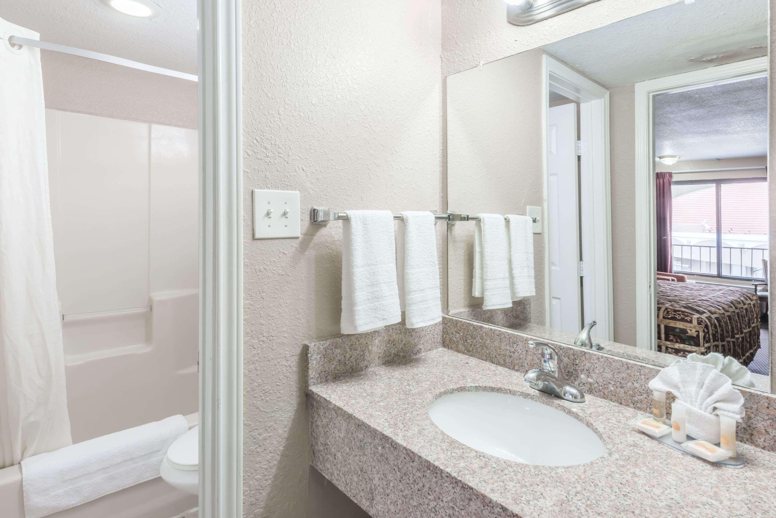 Days Inn By Wyndham San Antonio Splashtown/Att Center Zewnętrze zdjęcie