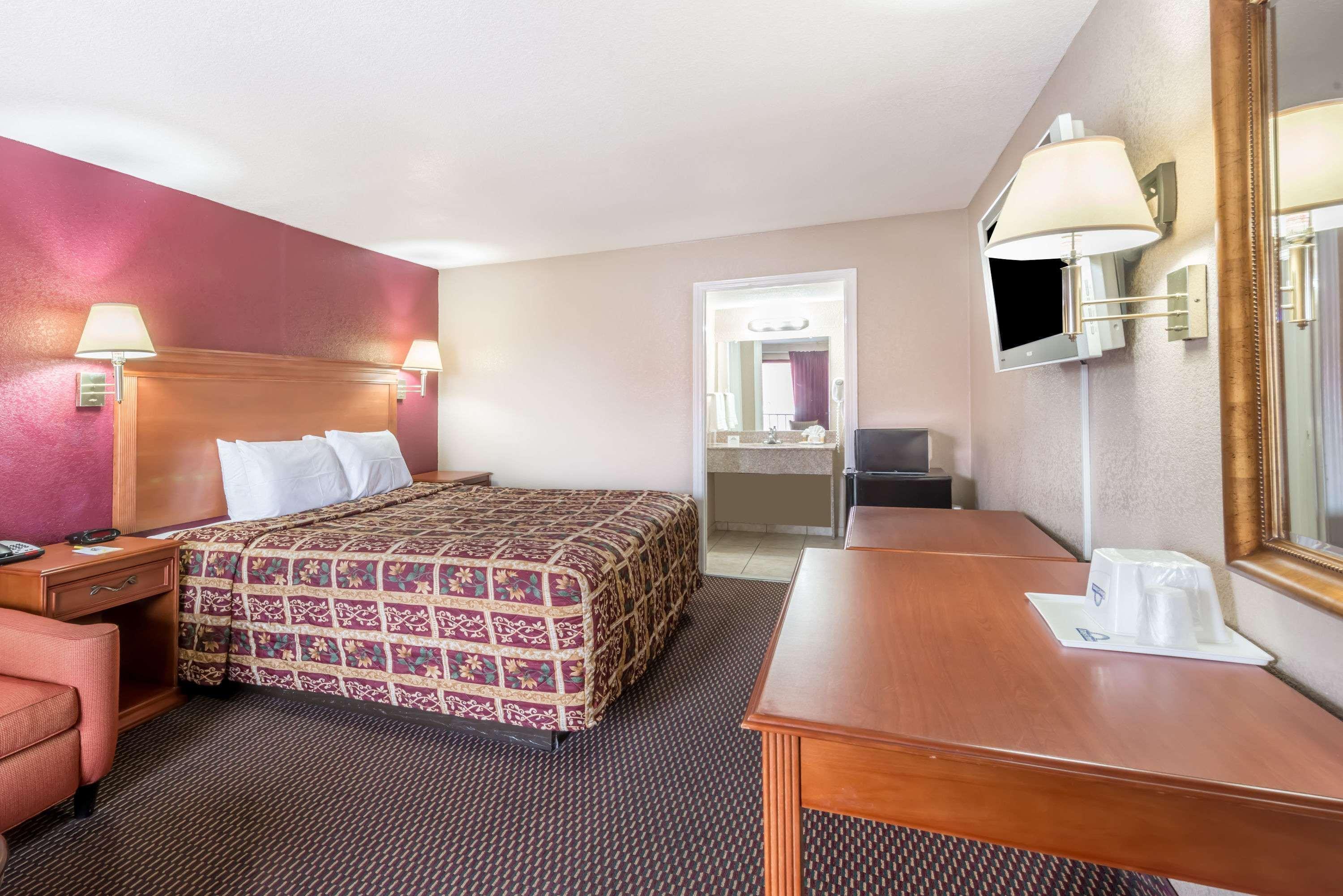 Days Inn By Wyndham San Antonio Splashtown/Att Center Zewnętrze zdjęcie